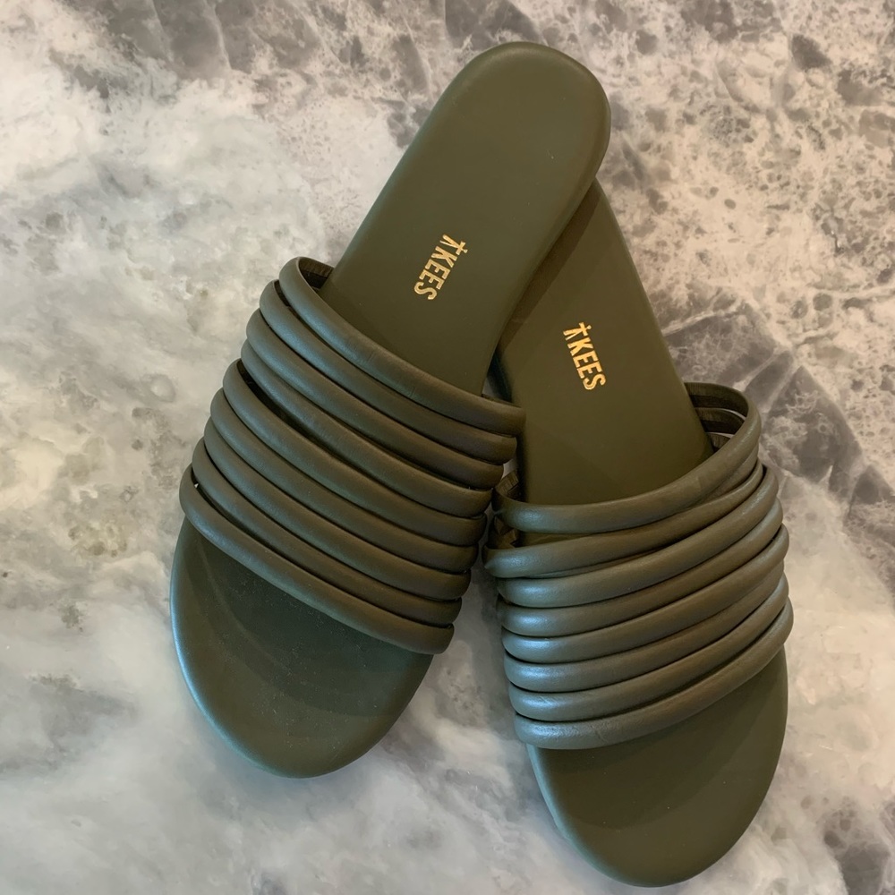 TKEES never worn! Sage green slide sandal